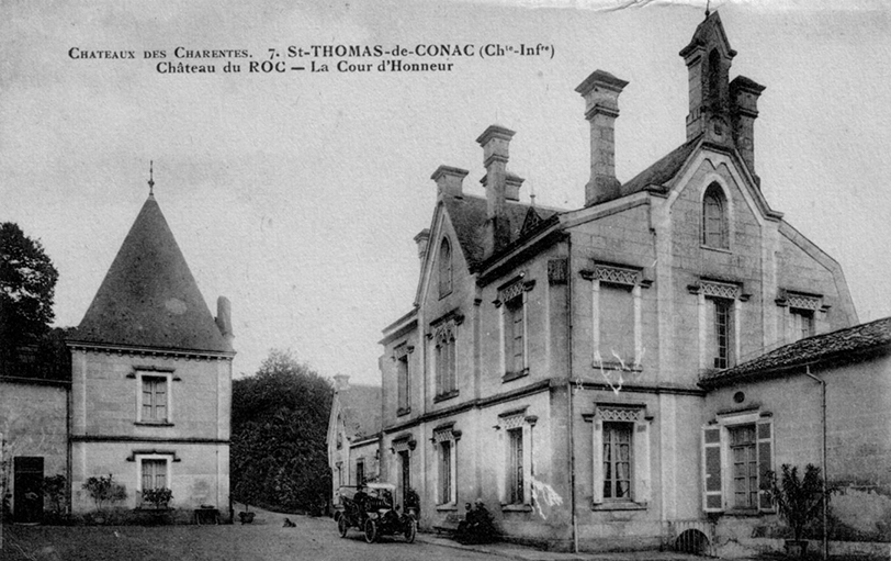 carte postale - cour d'honneur du Chateau du roc - Charentes